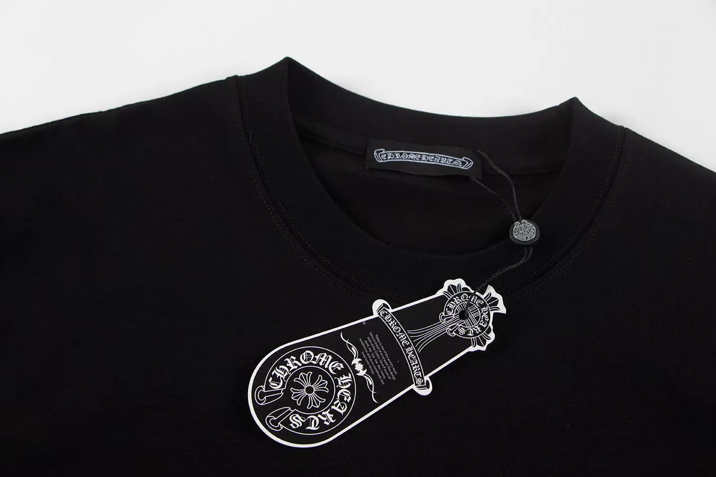 🅿️160 Style: 2025 new Croix Heart short-sleeved T-shirt Material: High version 300g double yarn combed cotton Size: S～XL Color: Black Style number: Z015